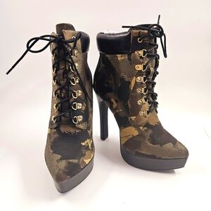 Shoe Dazzle 8.5 E  5.5" heel Jacelyn Camo Lace-up Ankle Platform Statement Boots